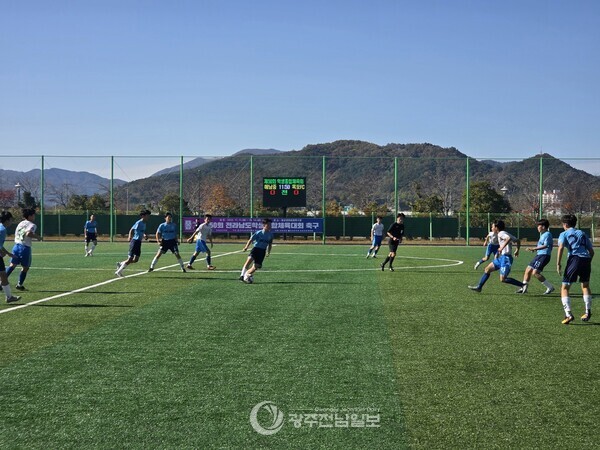 ▲벌교생태공원축구장에서 ‘제50회 전라남도학생종합체육대회’ 축구 경기가 진행되고 있다./전남교육청 제공
